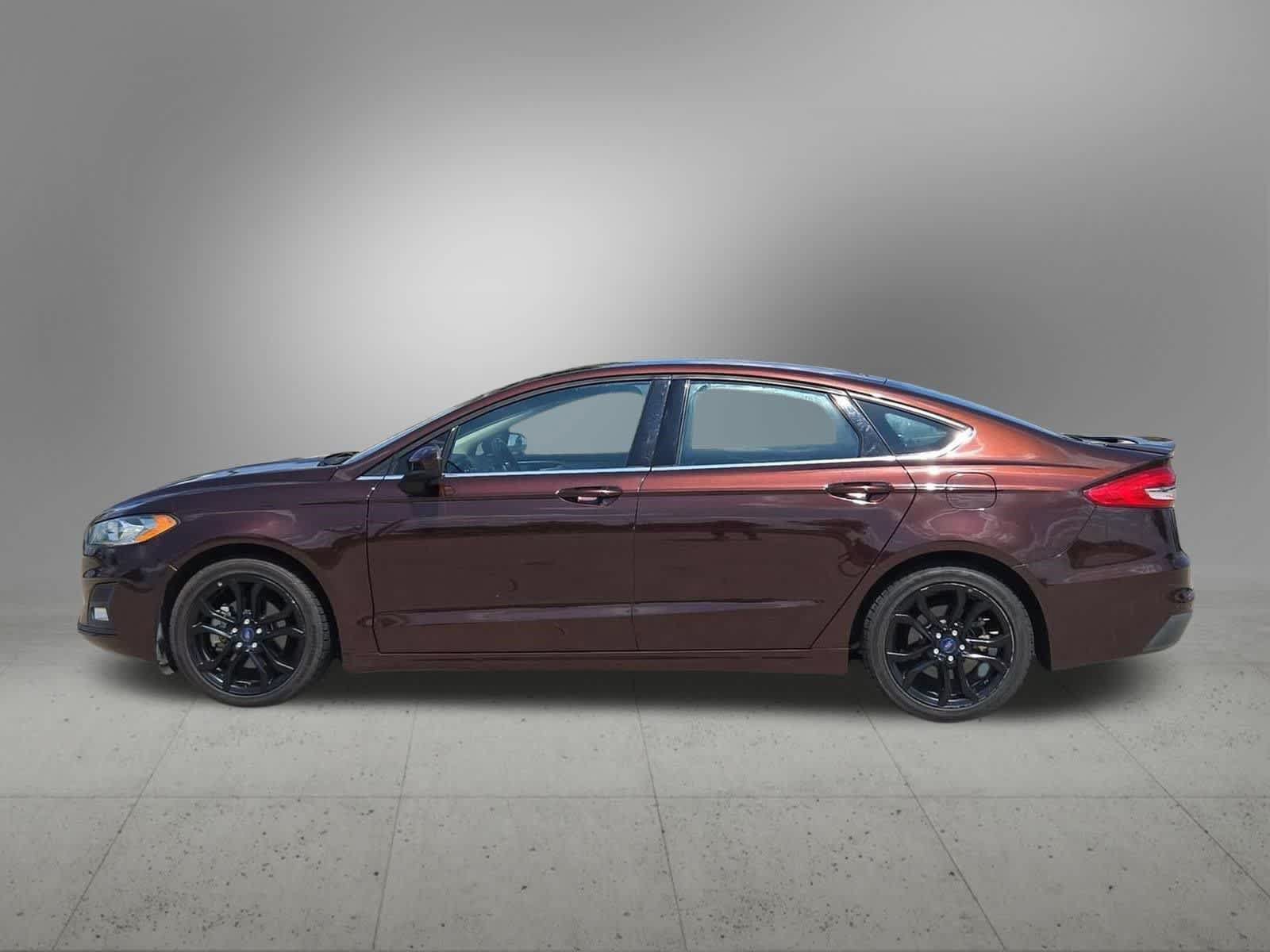 Used 2019 Ford Fusion SE w/ Equipment Group 151A FWD image 3