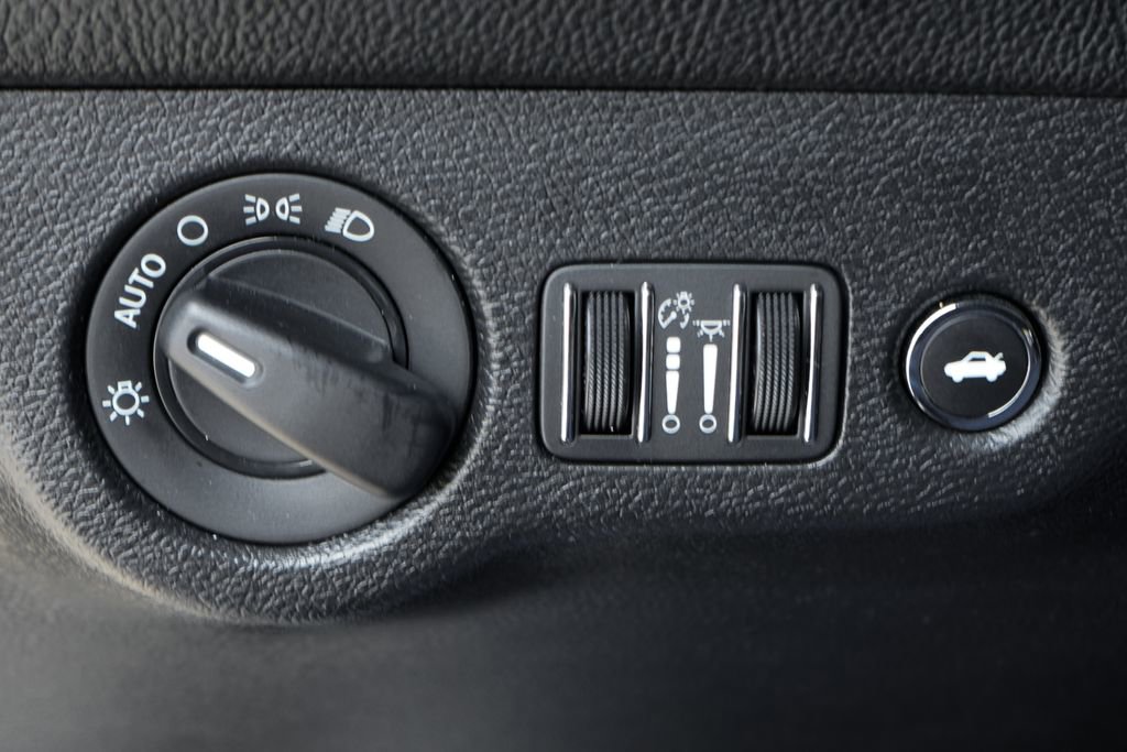 Used 2023 Dodge Challenger SXT RWD image 21