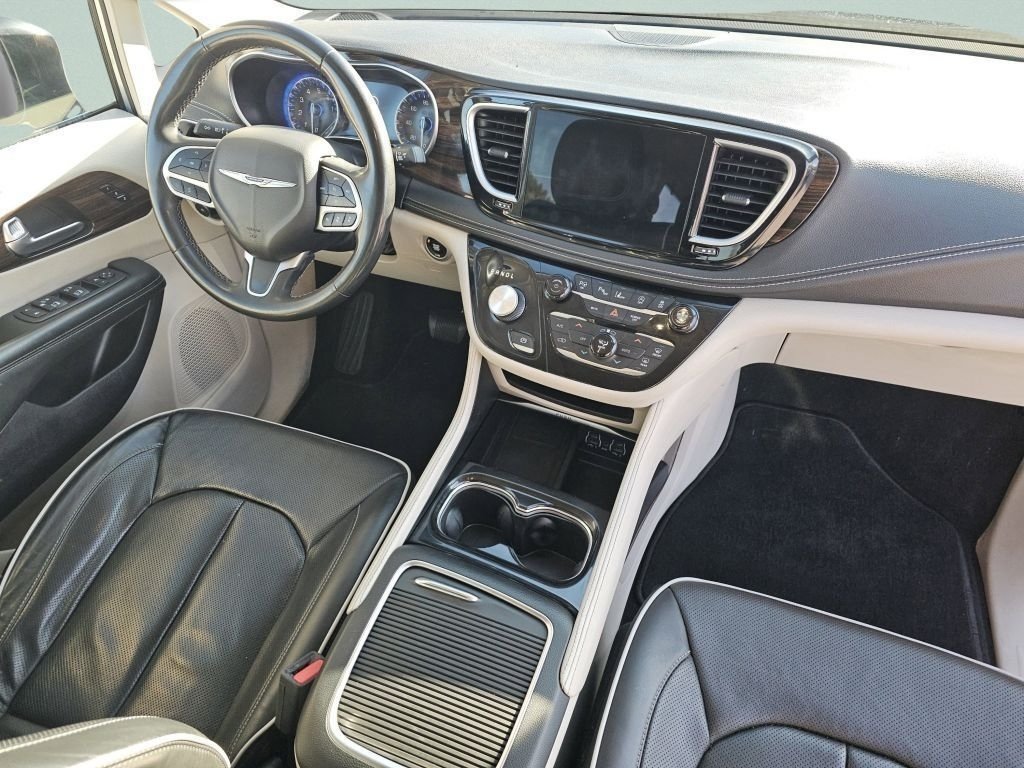 Used 2023 Chrysler Pacifica Limited AWD/4WD image 28