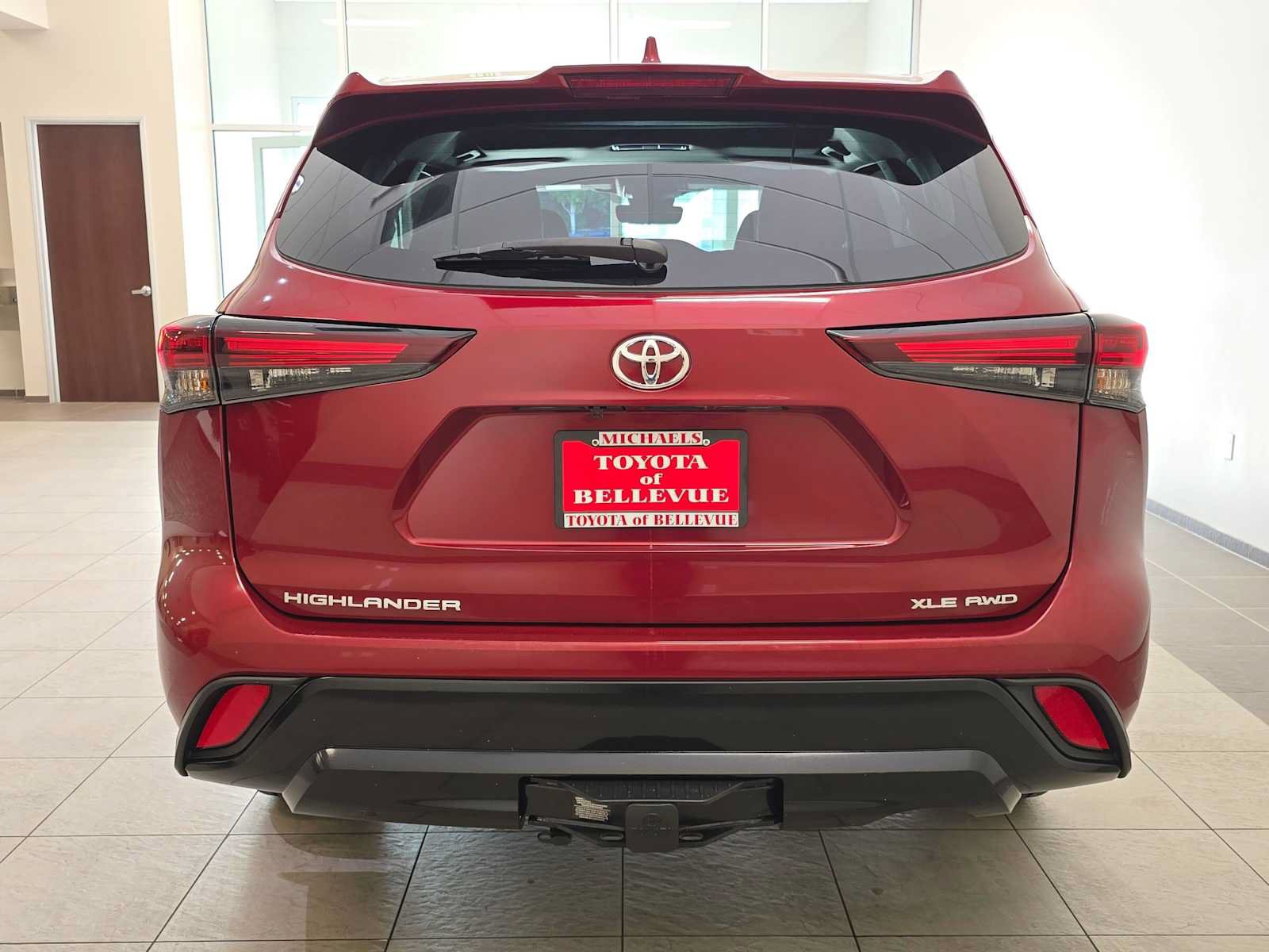 Certified 2024 Toyota Highlander XLE AWD/4WD image 5