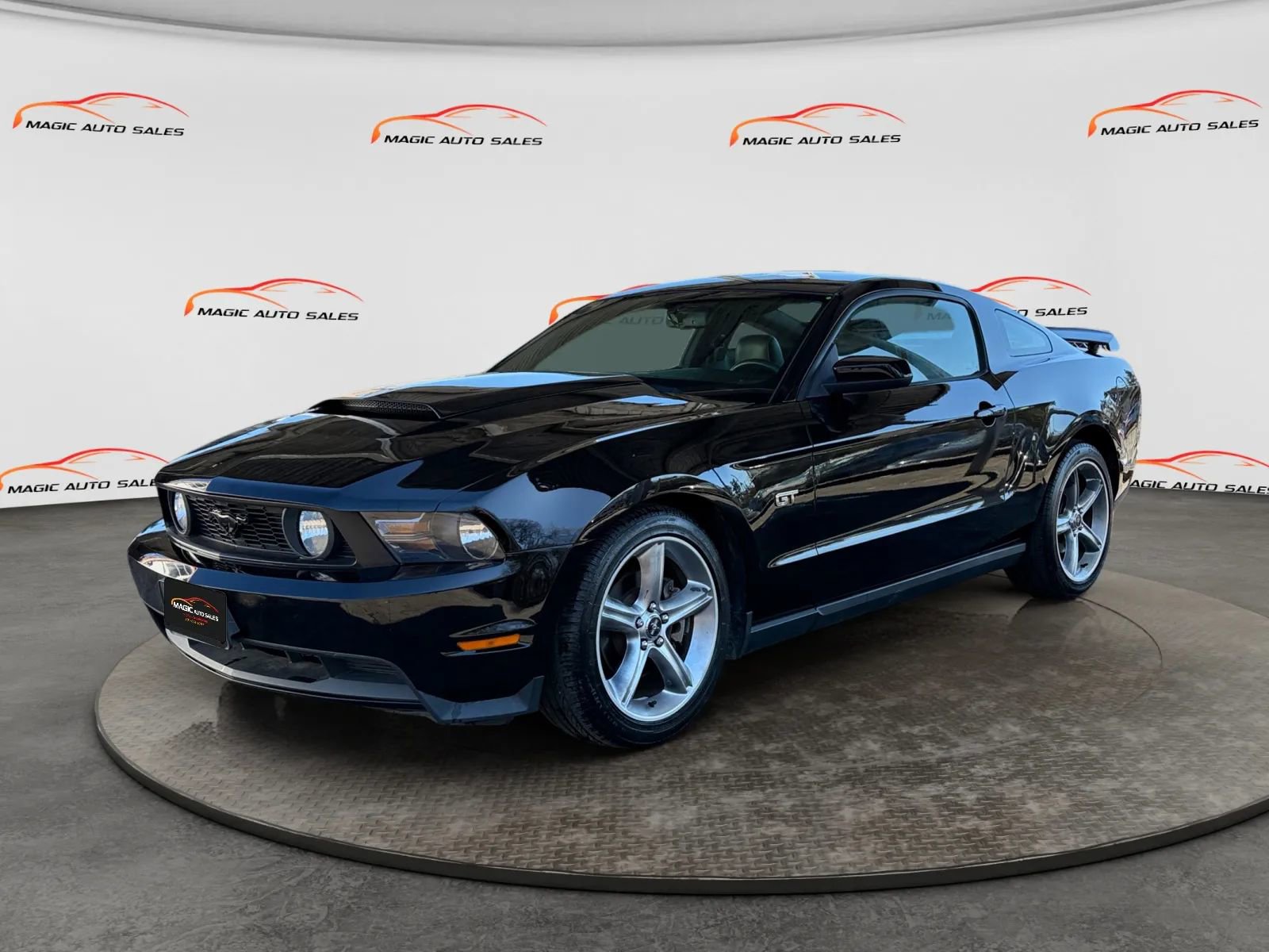Used 2010 Ford Mustang GT image 1