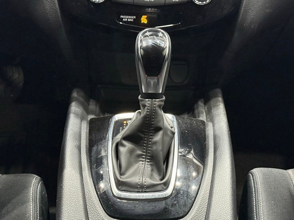 Used 2019 Nissan Rogue SV image 43