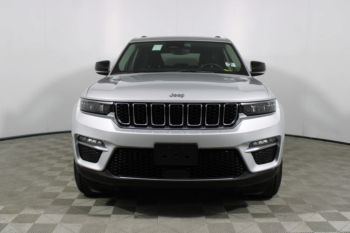 Used 2023 Jeep Grand Cherokee Limited AWD/4WD image 2