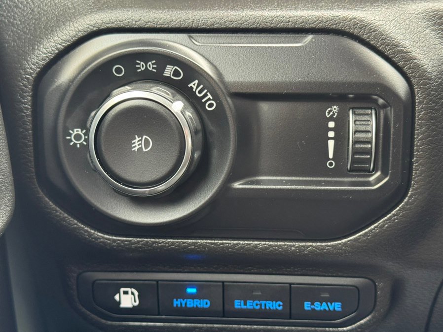Used 2023 Jeep Wrangler Unlimited w/ Cold Weather Group AWD/4WD image 8