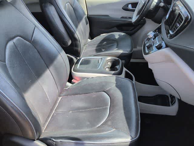 Used 2020 Chrysler Pacifica Limited FWD image 25