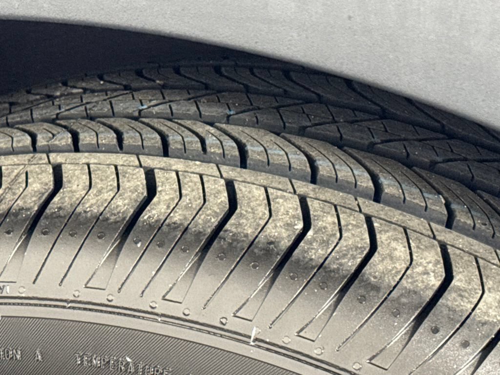 Certified 2024 Buick Envision Preferred AWD/4WD image 45