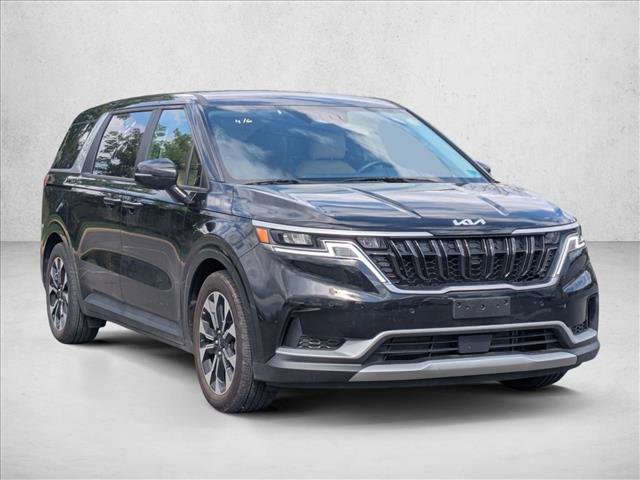 Used 2024 Kia Carnival EX image 3