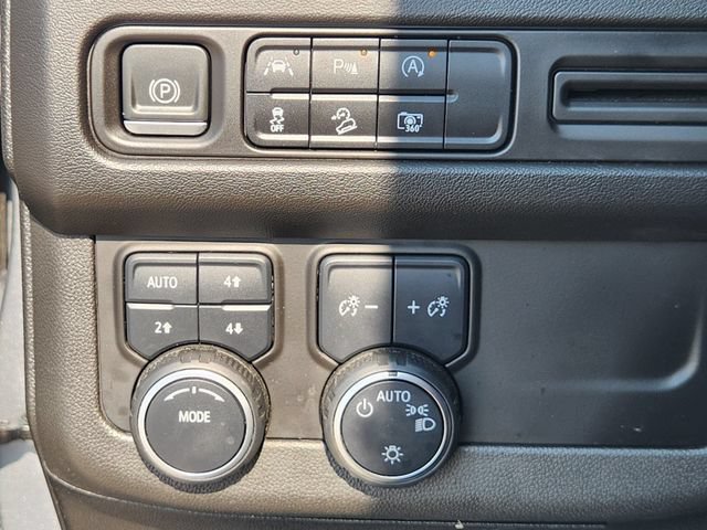 Used 2023 Chevrolet Suburban Z71 w/ Luxury Package AWD/4WD image 21