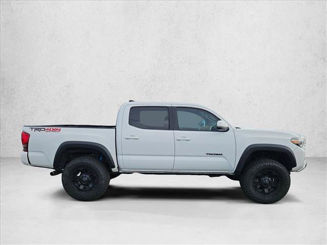 Used 2017 Toyota Tacoma TRD Off-Road AWD/4WD image 4