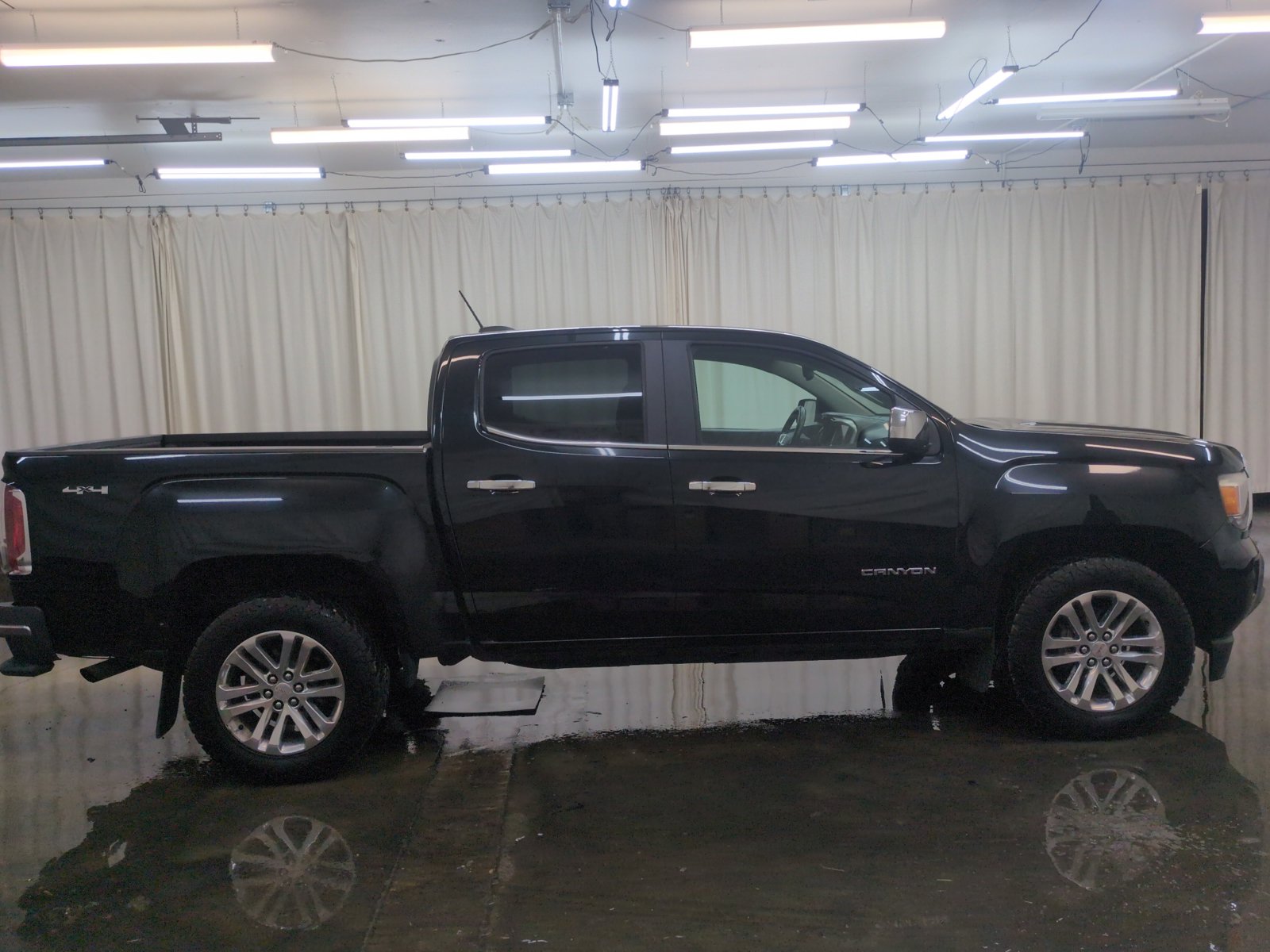 Used 2016 GMC Canyon SLT w/ Driver Alert Package AWD/4WD image 4