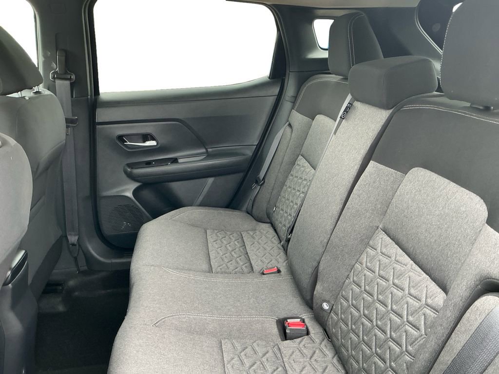 Used 2025 Nissan Kicks SV AWD/4WD image 19