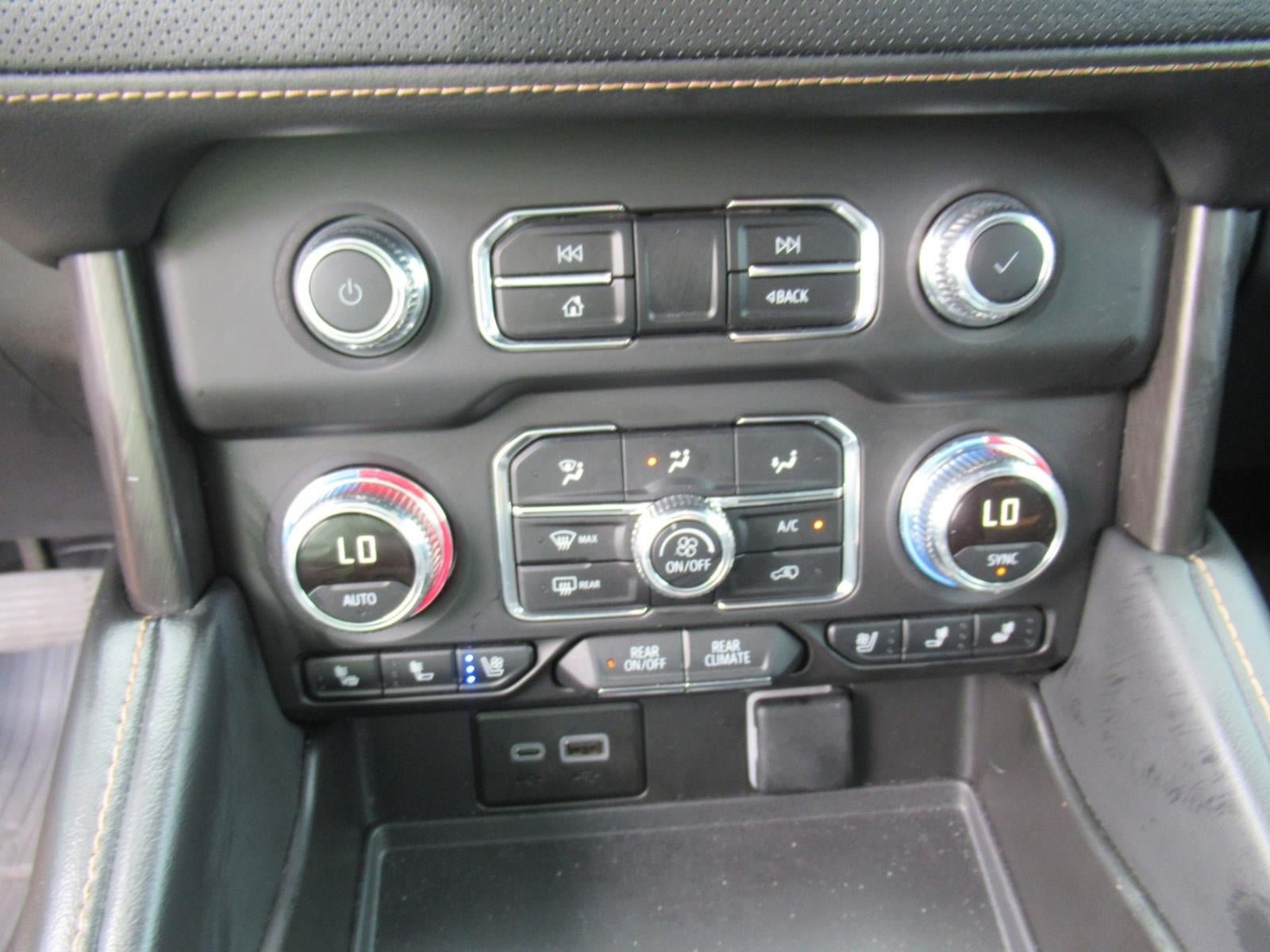 Used 2024 GMC Yukon AT4 w/ Technology Package AWD/4WD image 27