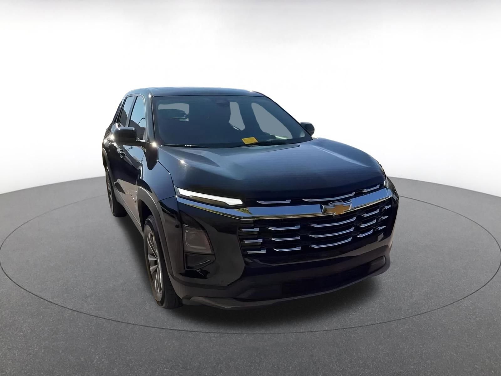 Used 2025 Chevrolet Equinox LT image 3