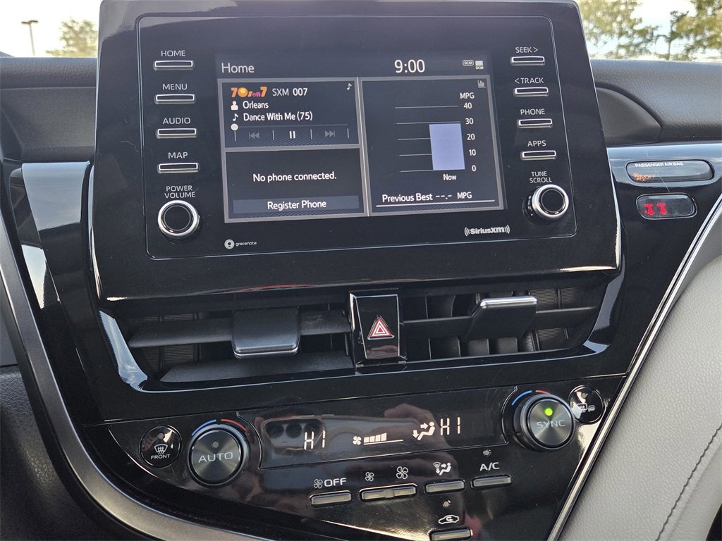 Used 2024 Toyota Camry SE image 9