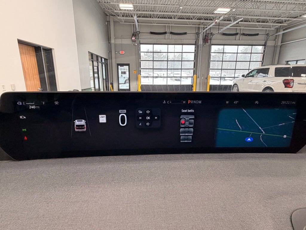 Used 2025 Ford Expedition Active image 36