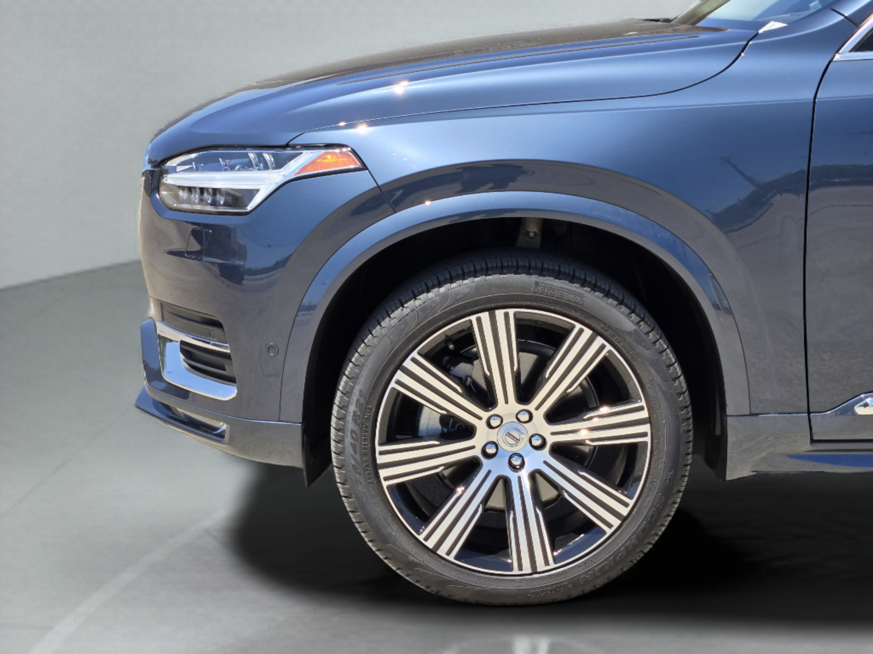 Used 2024 Volvo XC90 B6 Plus w/ Protection Package Premier AWD/4WD image 37
