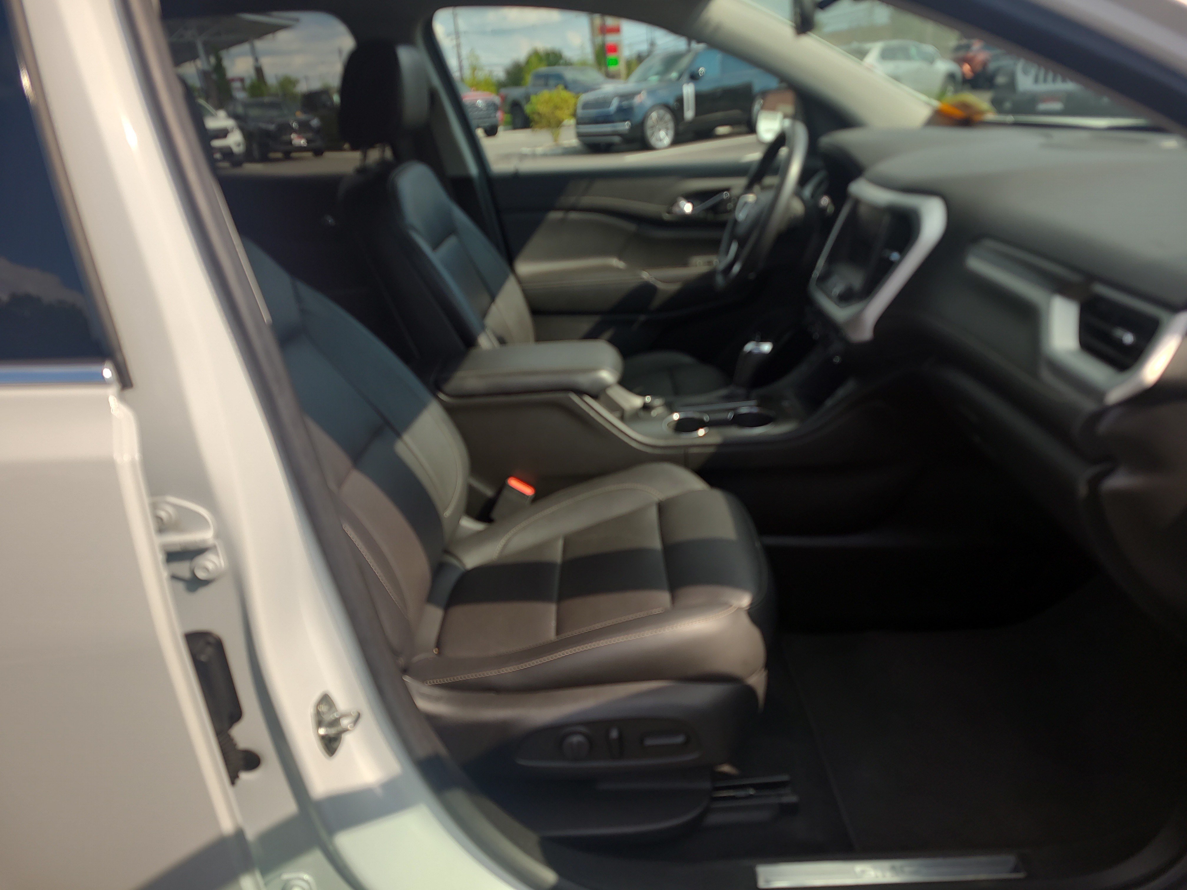 Used 2019 GMC Acadia SLT AWD/4WD image 17