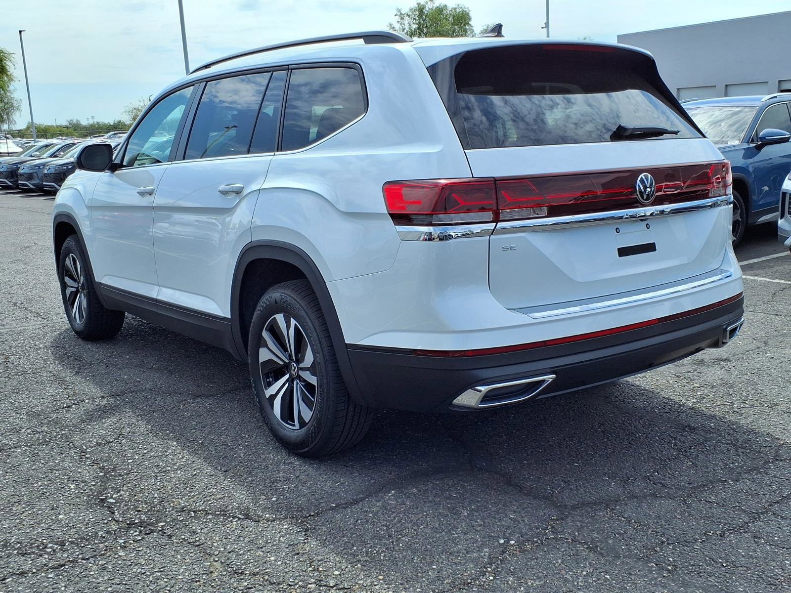 New 2026 Volkswagen Atlas SE image 3