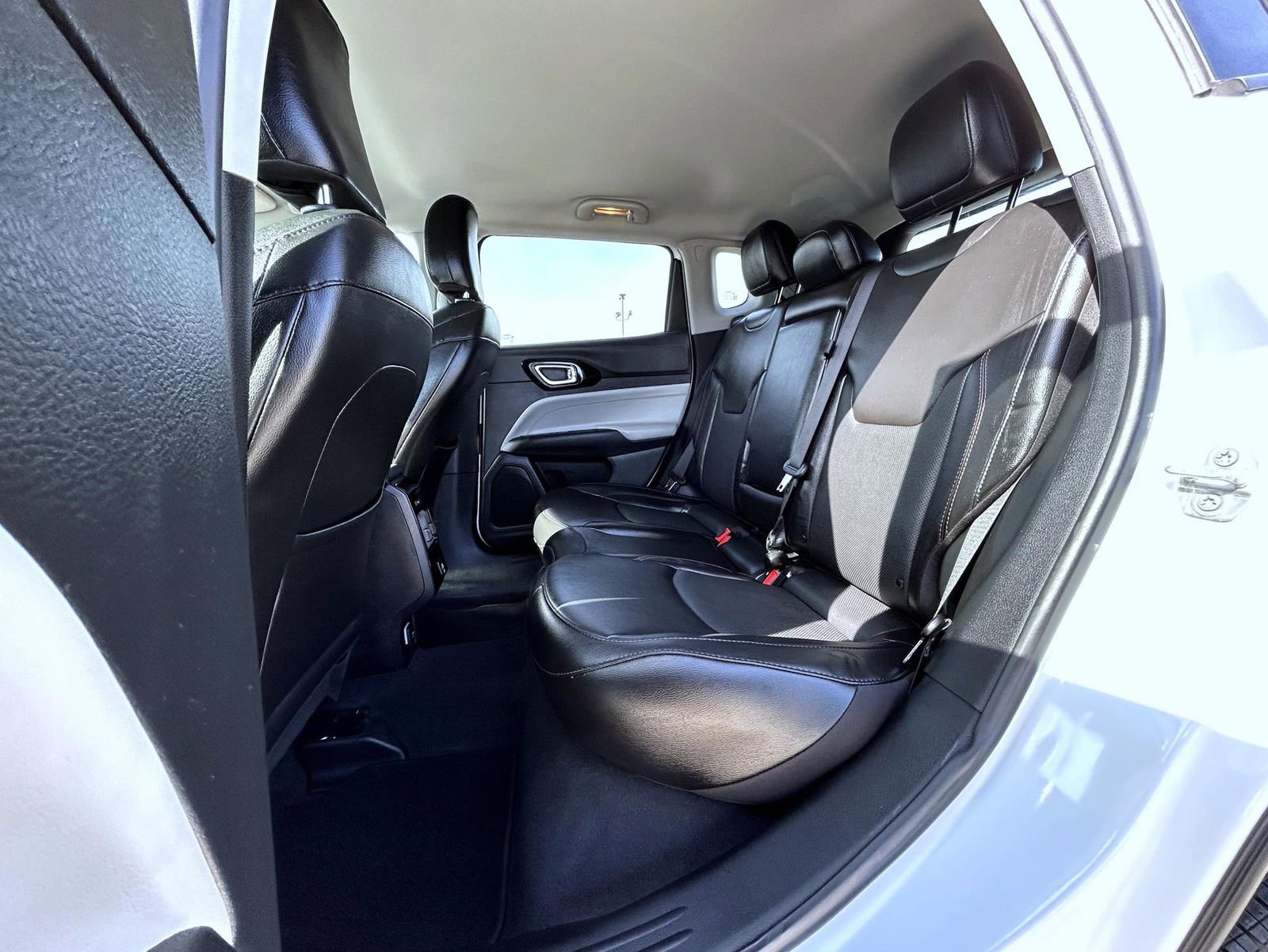 Used 2022 Jeep Compass Limited AWD/4WD image 19