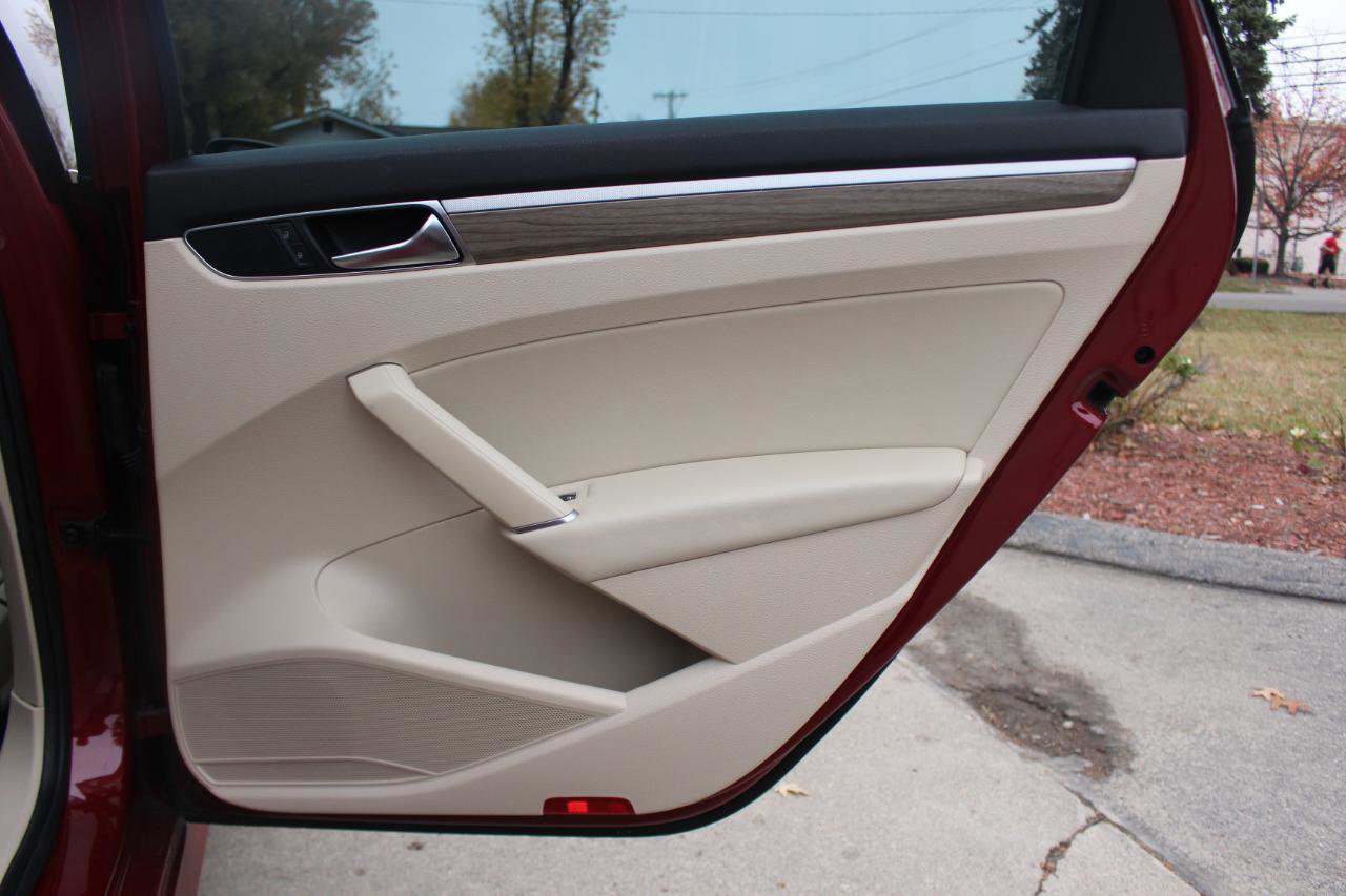 Used 2017 Volkswagen Passat 1.8T SE image 34