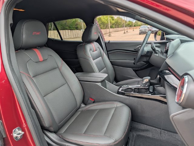 Used 2025 Chevrolet Trax RS w/ Driver Confidence Package FWD image 22