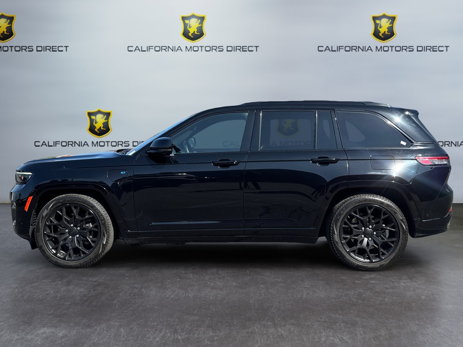 Used 2023 Jeep Grand Cherokee Summit AWD/4WD image 2