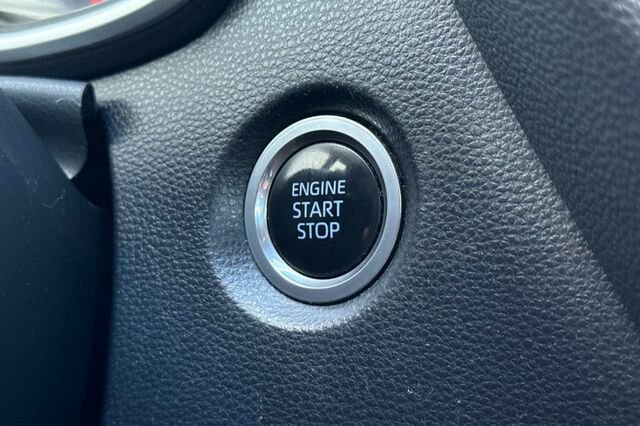 Used 2021 Toyota Corolla SE w/ Carpet Mat Package (TMS) image 22