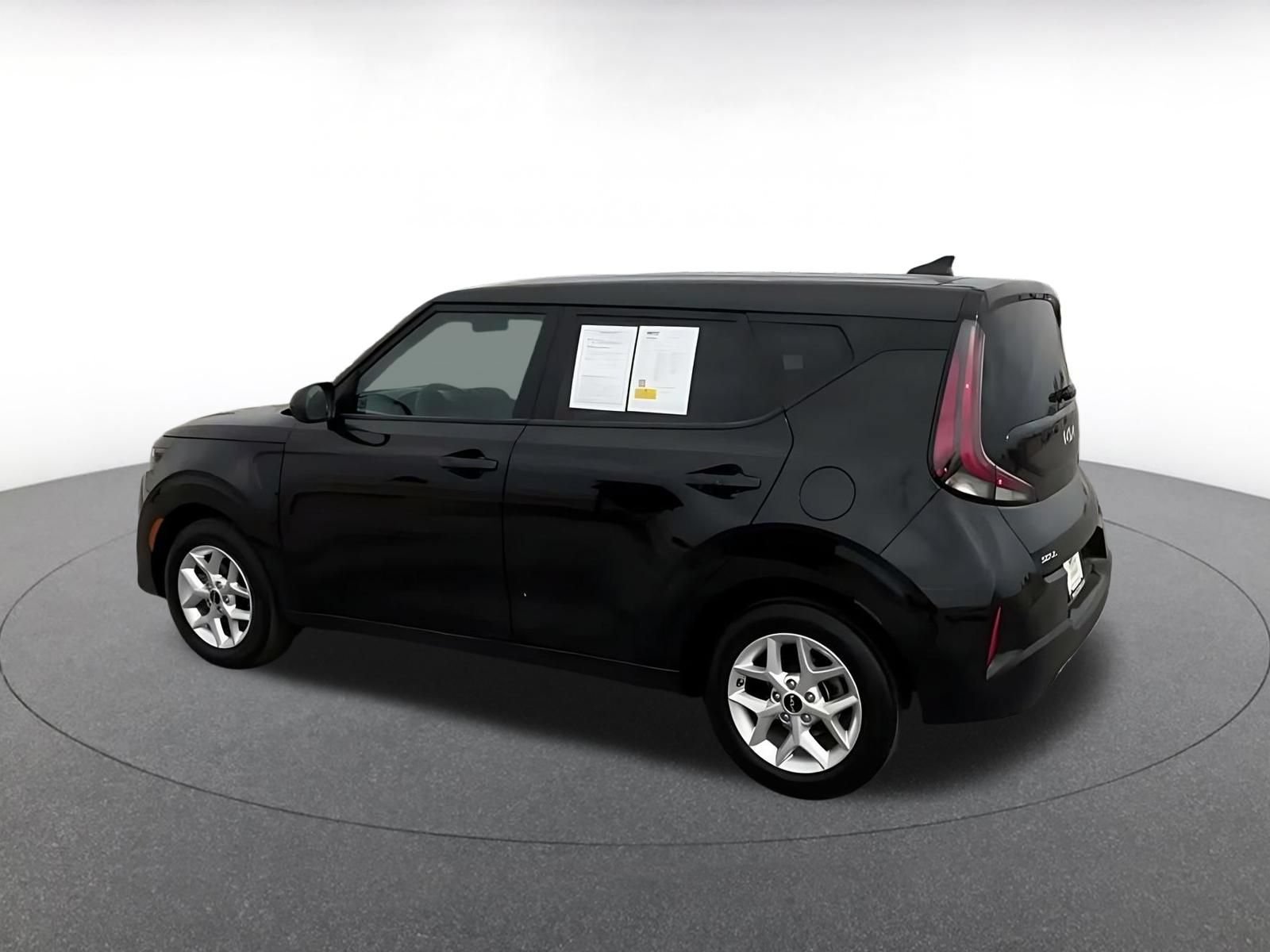 Used 2025 Kia Soul LX w/ LX Technology Package FWD image 9