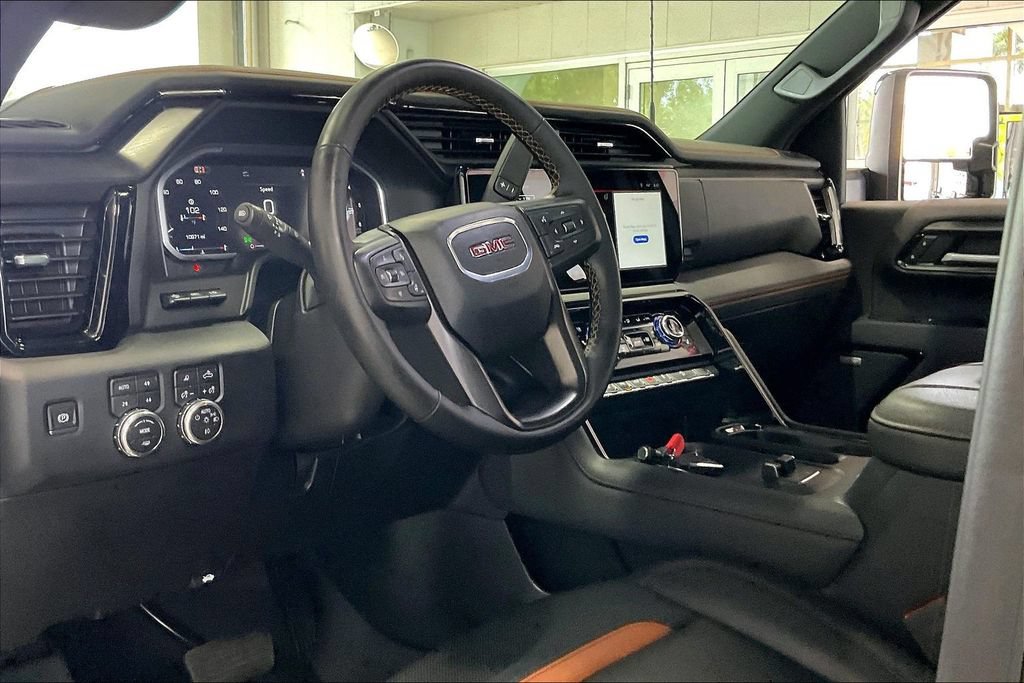 Used 2026 GMC Sierra 2500 AT4 w/ Technology Package AWD/4WD image 4
