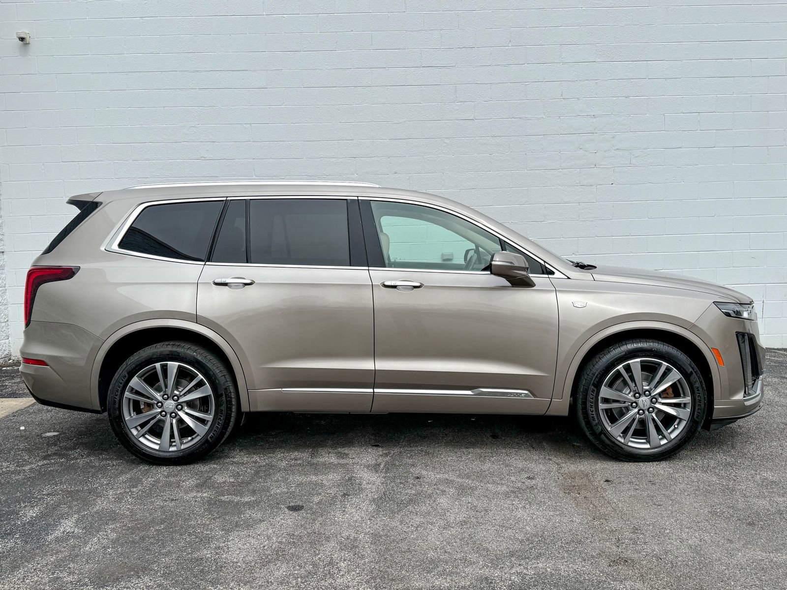 Certified 2022 Cadillac XT6 Premium Luxury image 4