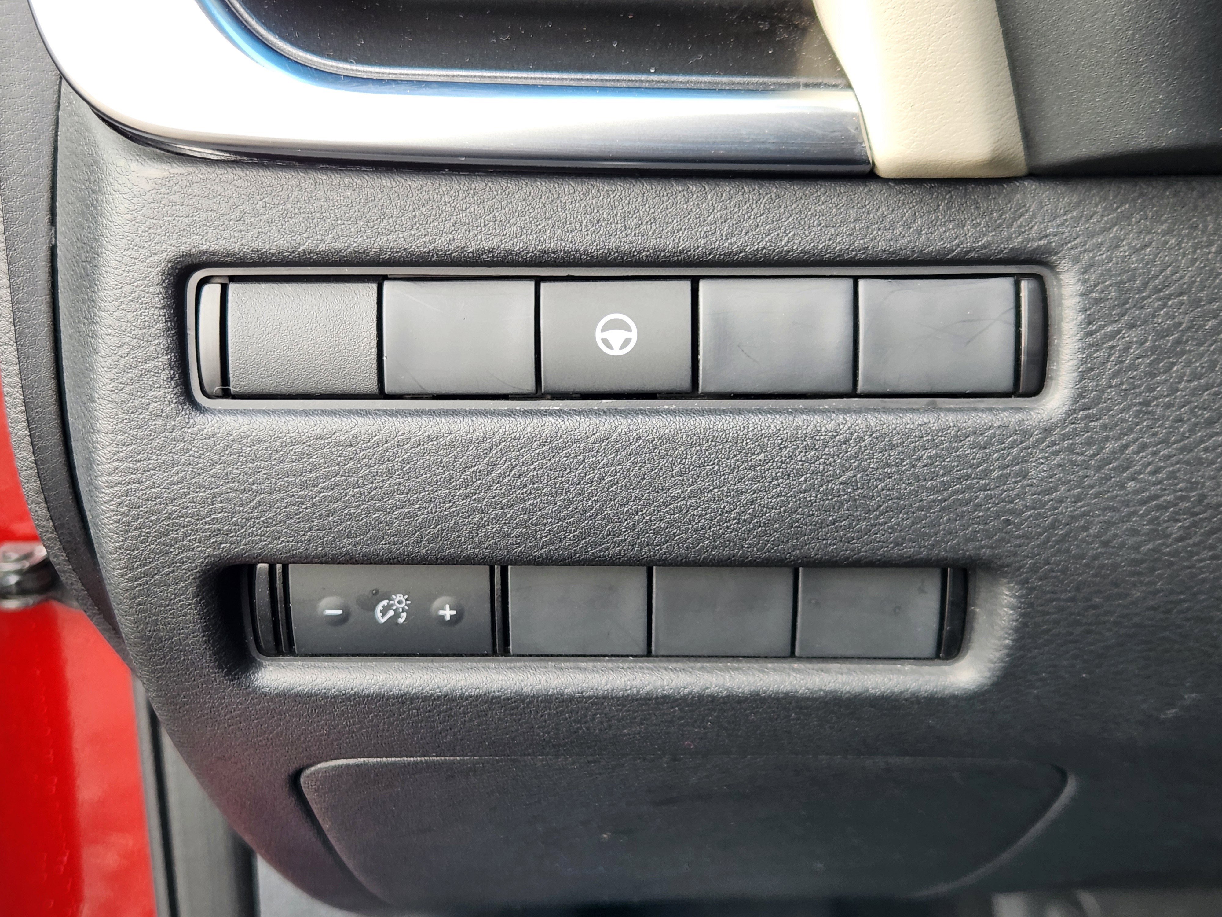 Used 2023 Nissan Rogue SV image 24