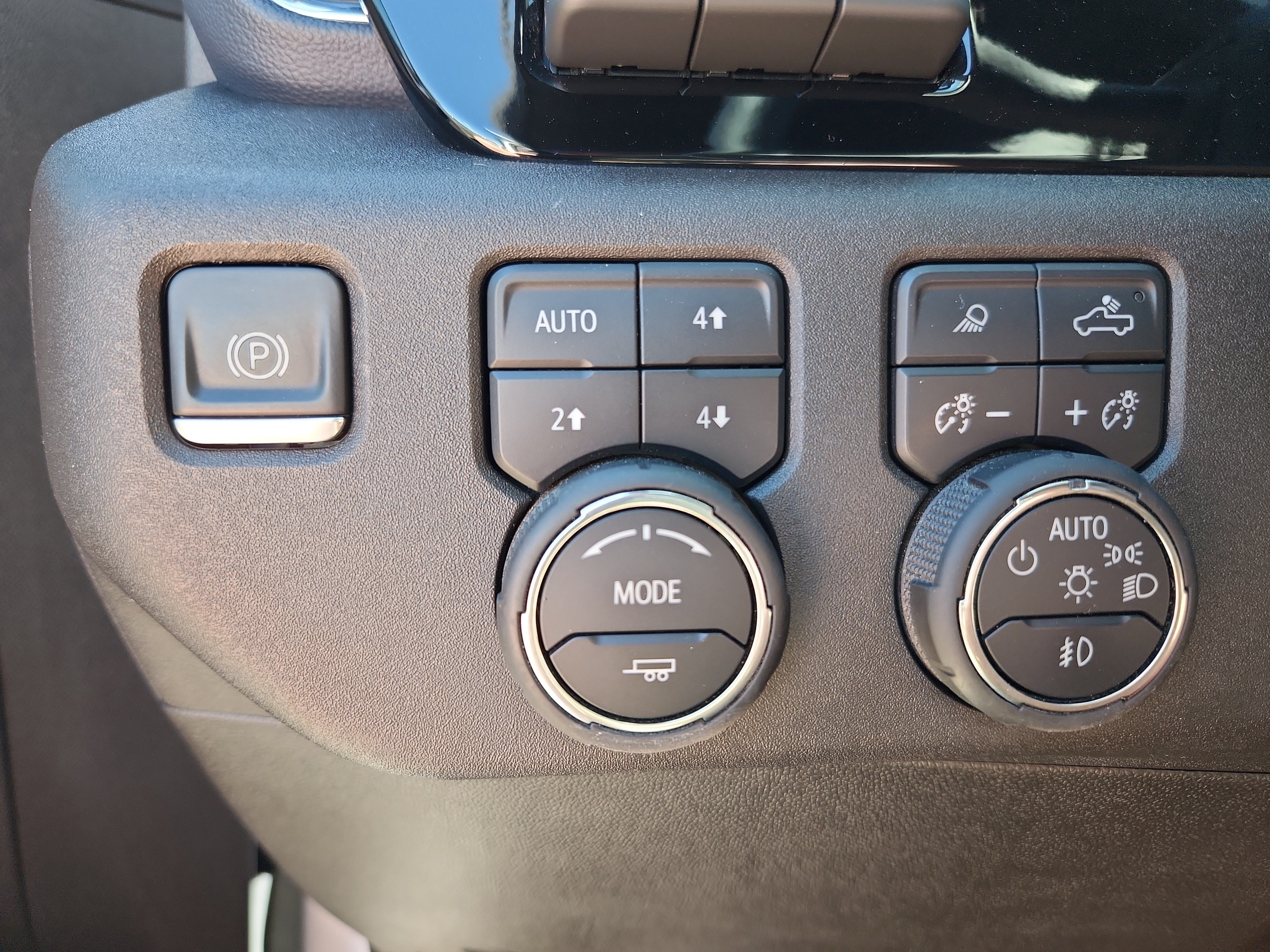 Used 2025 Chevrolet Silverado 3500 High Country w/ High Country Premium Package AWD/4WD image 30