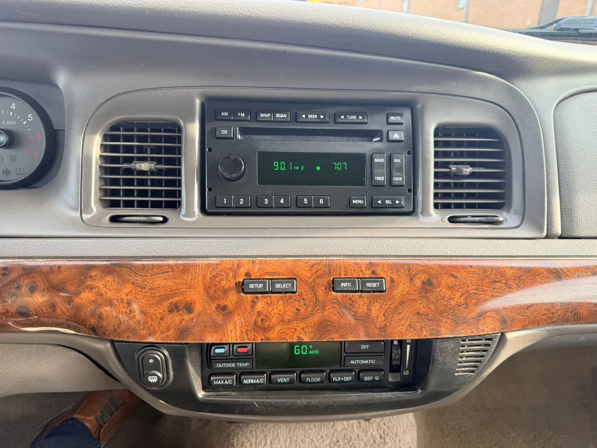 Used 2009 Mercury Grand Marquis LS RWD image 8