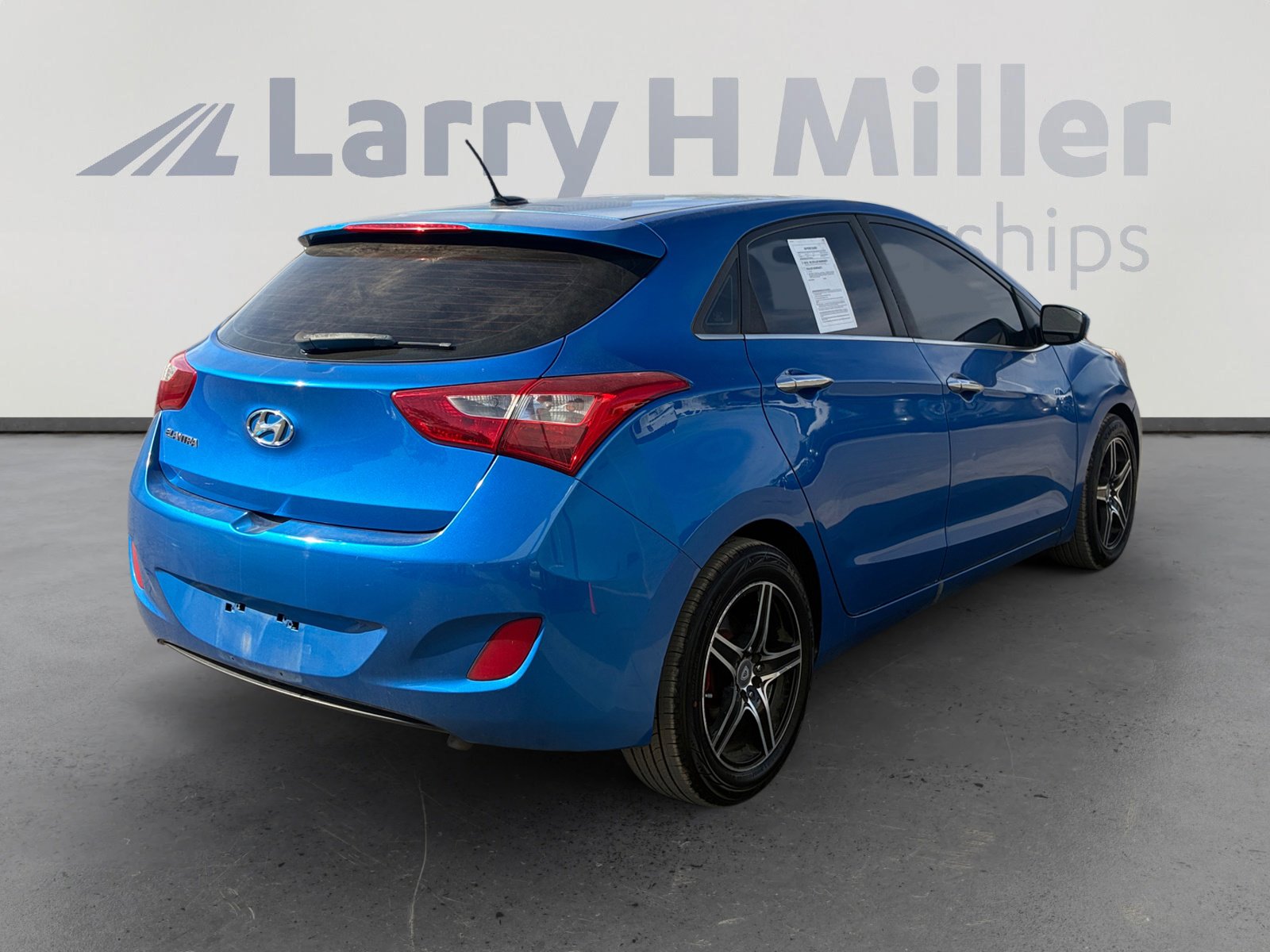 Used 2017 Hyundai Elantra GT image 5