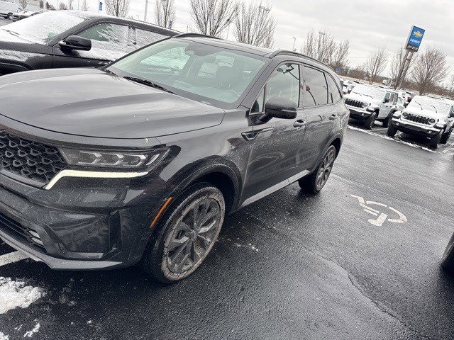 Used 2023 Kia Sorento SX image 2