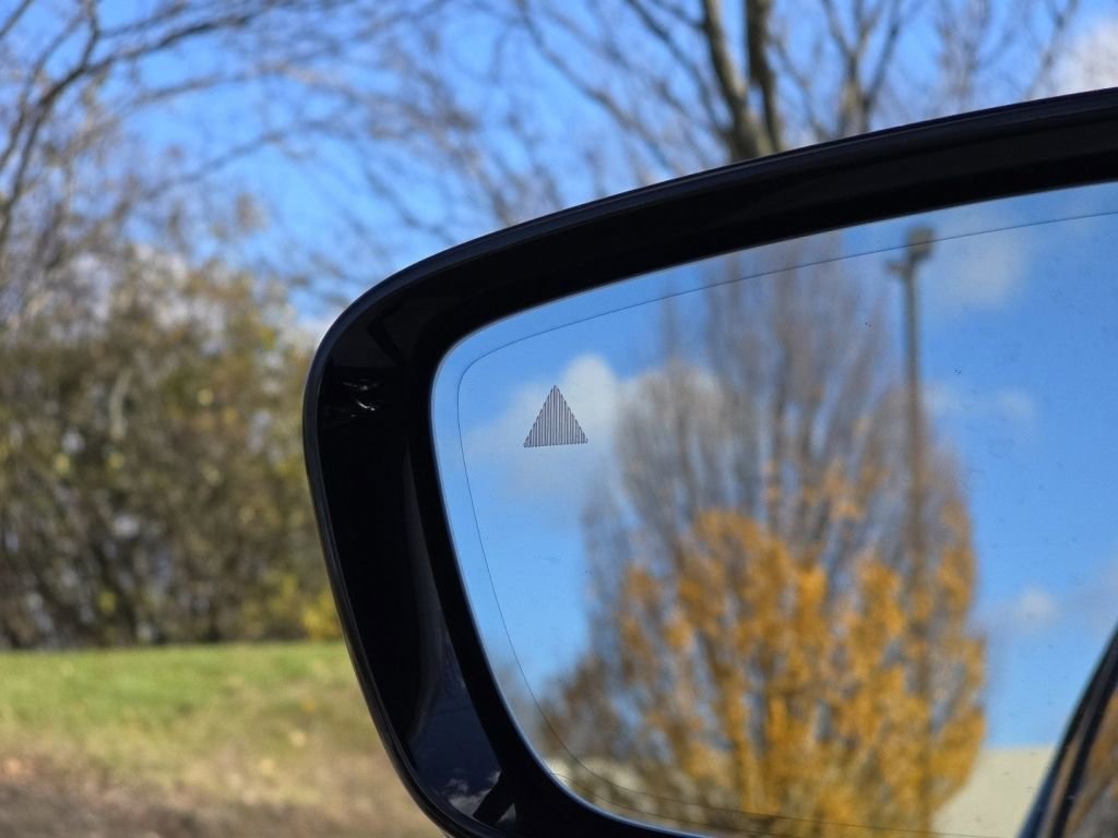 Used 2023 BMW 330i xDrive Sedan w/ Premium Package image 10