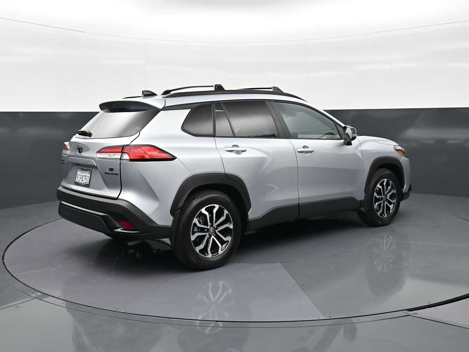 Used 2025 Toyota Corolla Cross AWD Hybrid w/ Moonroof Package image 5