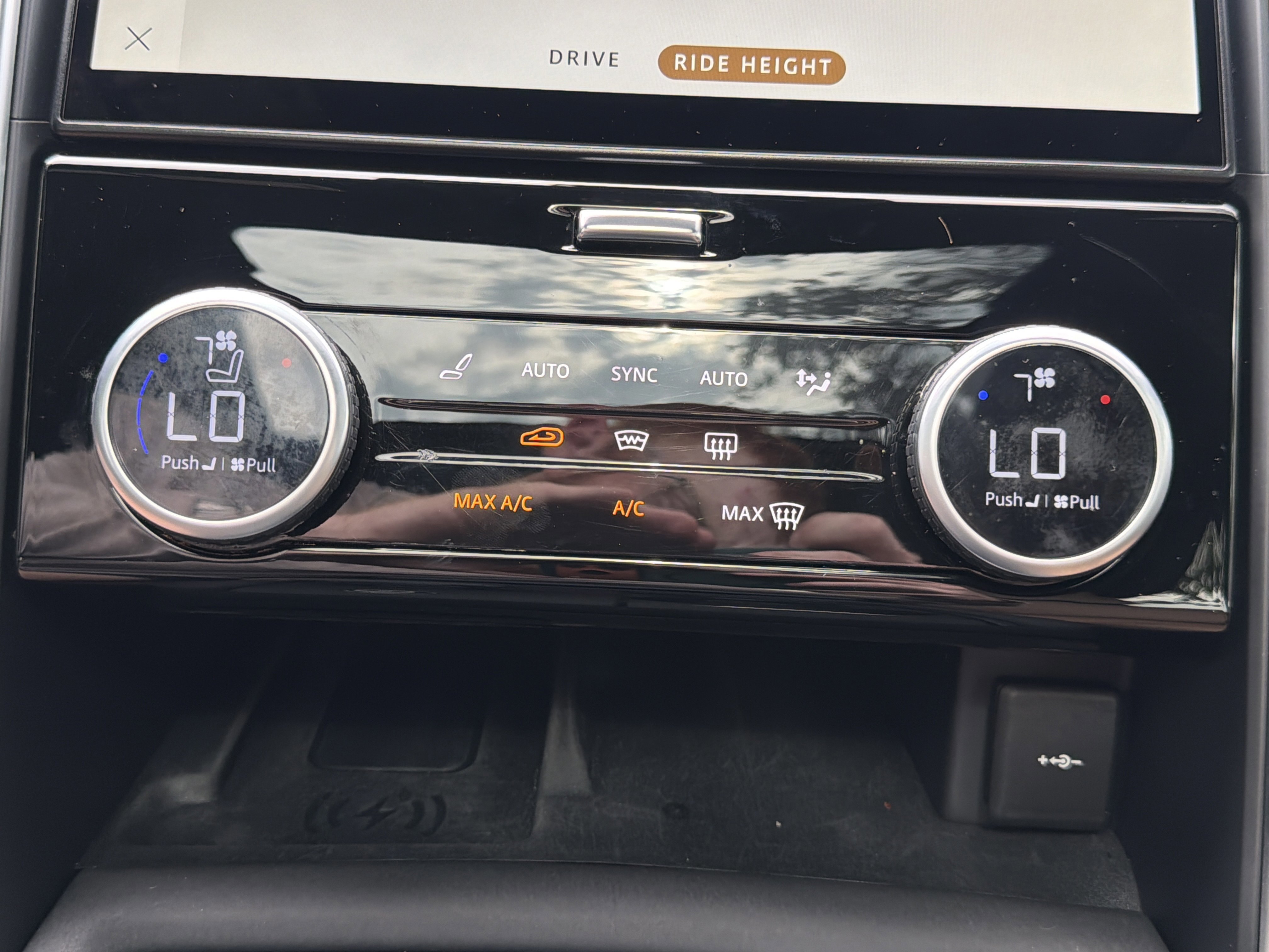 Used 2023 Land Rover Discovery Metropolitan Edition AWD/4WD image 66