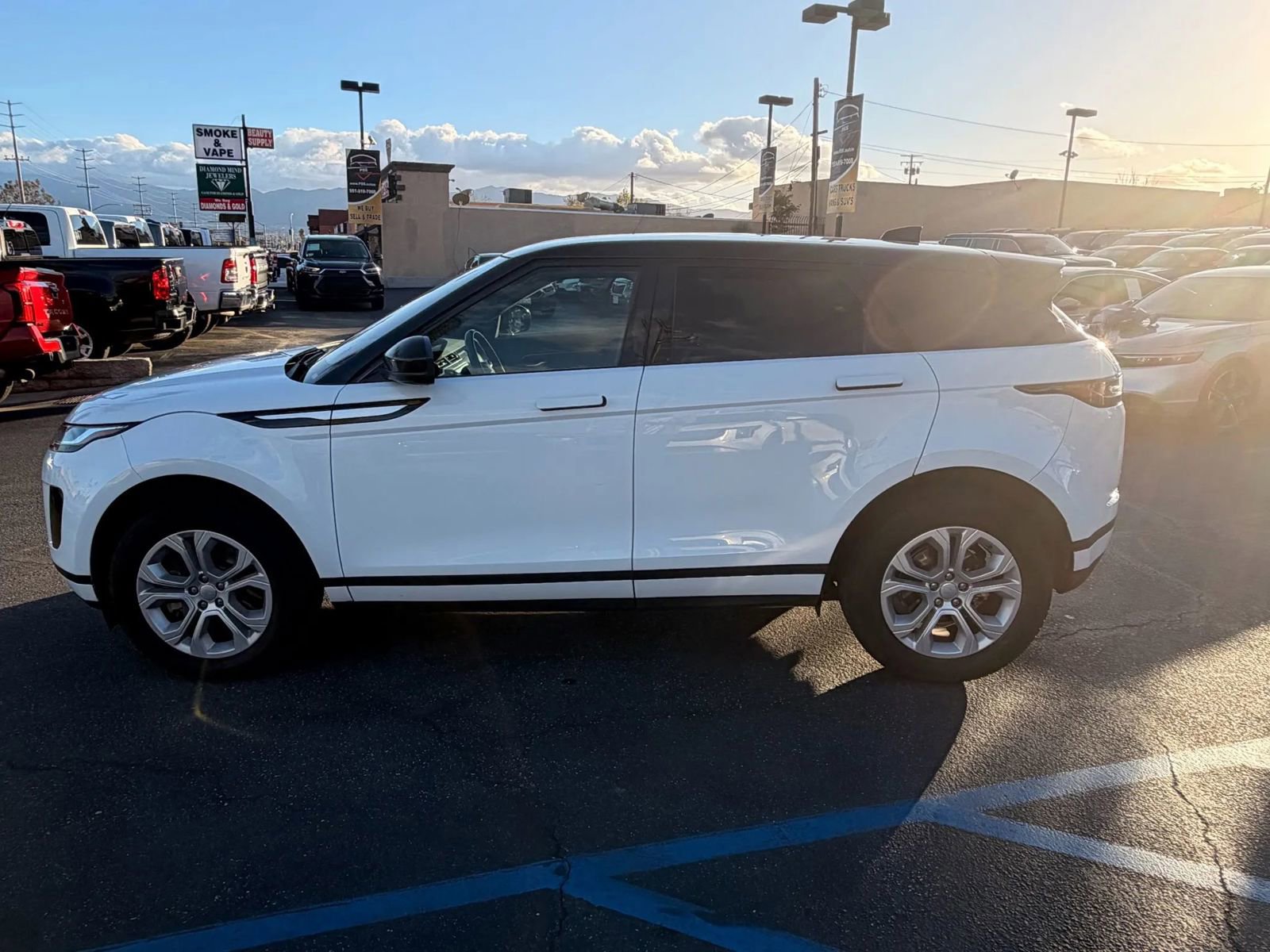 Used 2020 Land Rover Range Rover Evoque S image 4