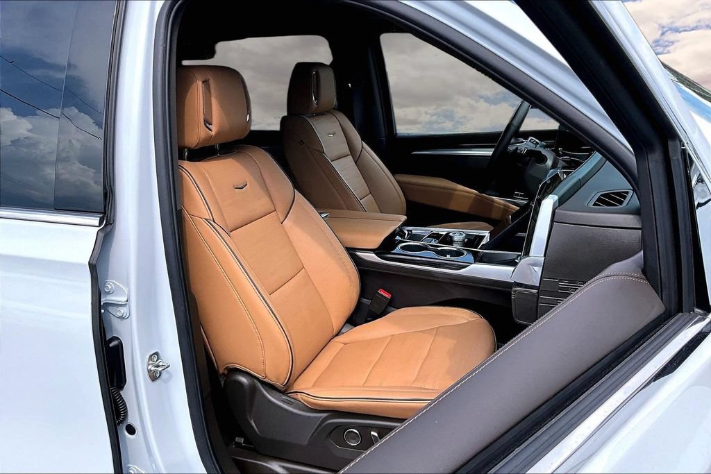 Certified 2026 Cadillac Escalade ESV Luxury w/ Touring Package AWD/4WD image 30