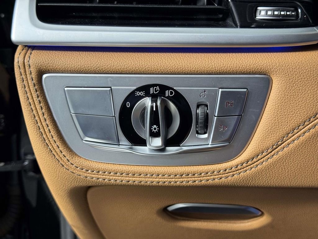 Used 2022 BMW 750i xDrive AWD/4WD image 19