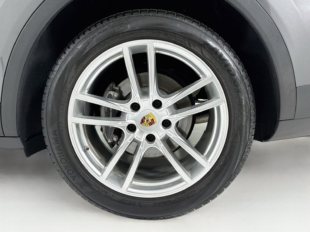 Certified 2023 Porsche Cayenne AWD/4WD image 32