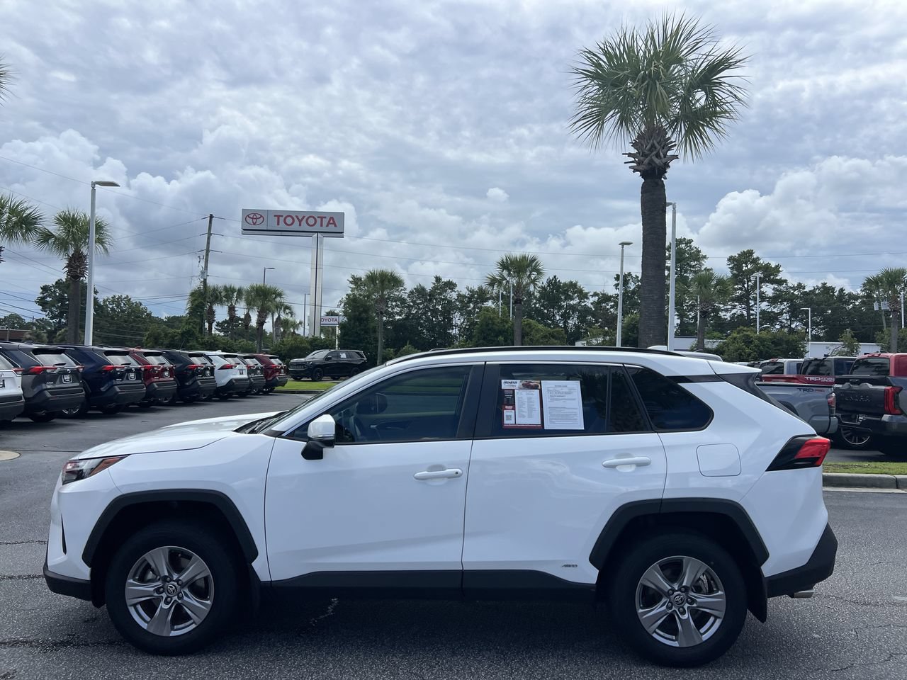 Used 2024 Toyota RAV4 XLE AWD/4WD image 7