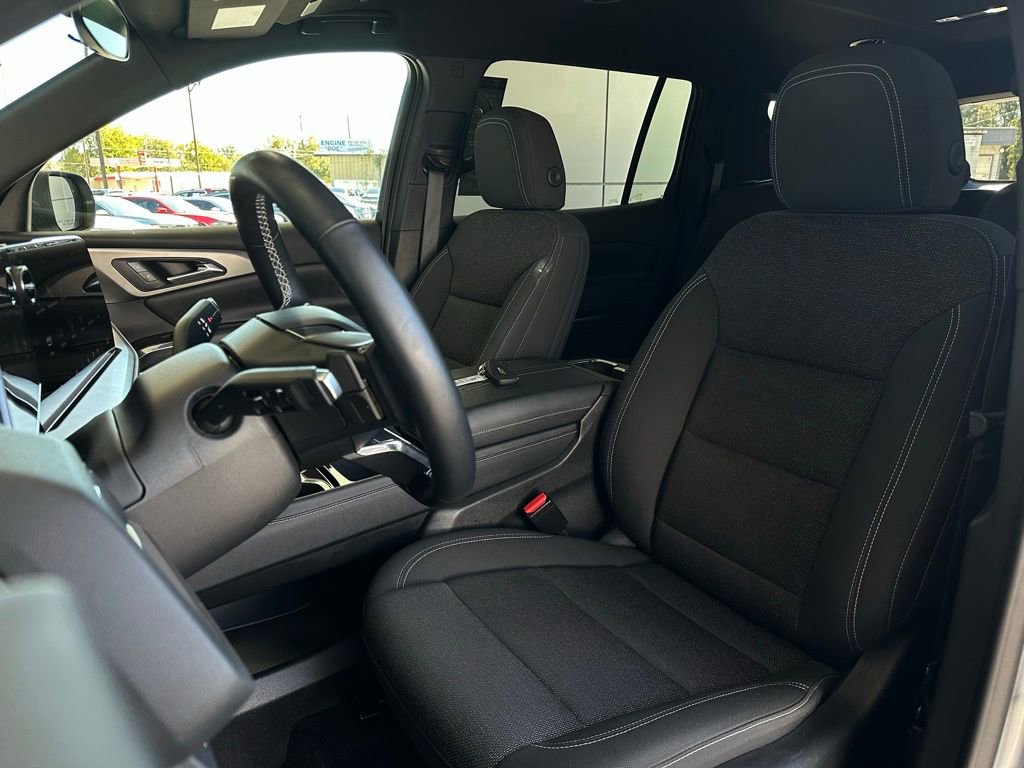 Certified 2025 Chevrolet Traverse LT image 14