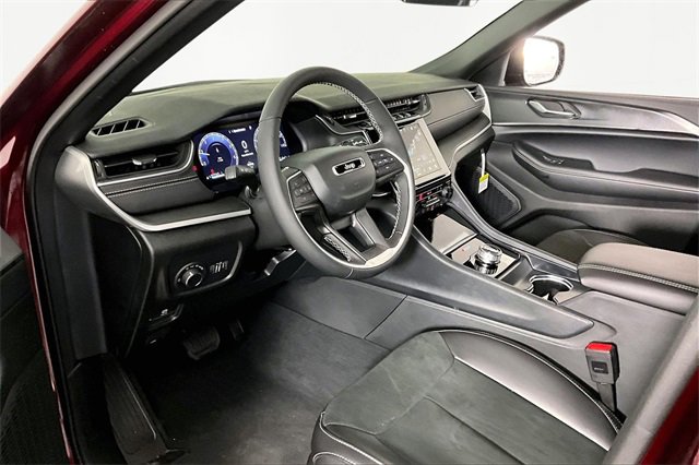 New 2025 Jeep Grand Cherokee Laredo image 8