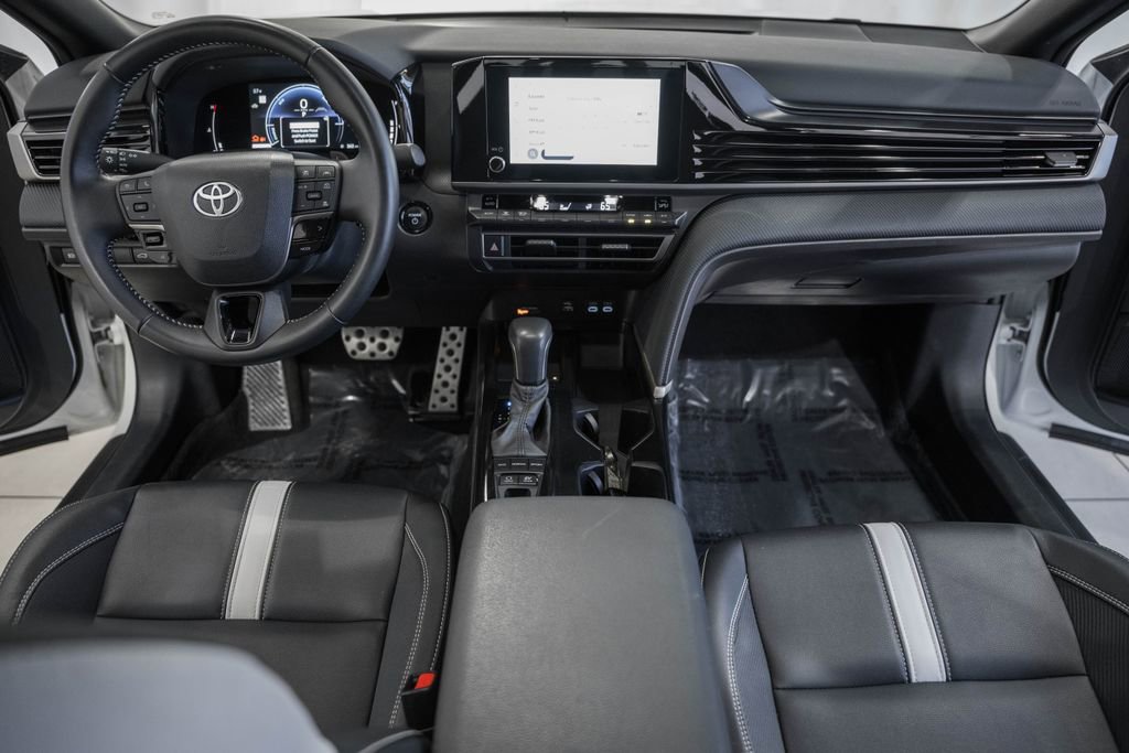 Used 2025 Toyota Camry SE image 19
