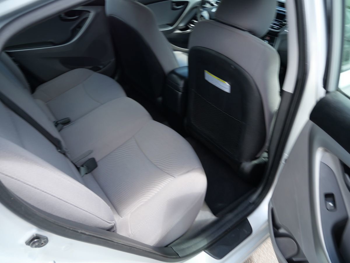 Used 2015 Hyundai Elantra SE FWD image 21