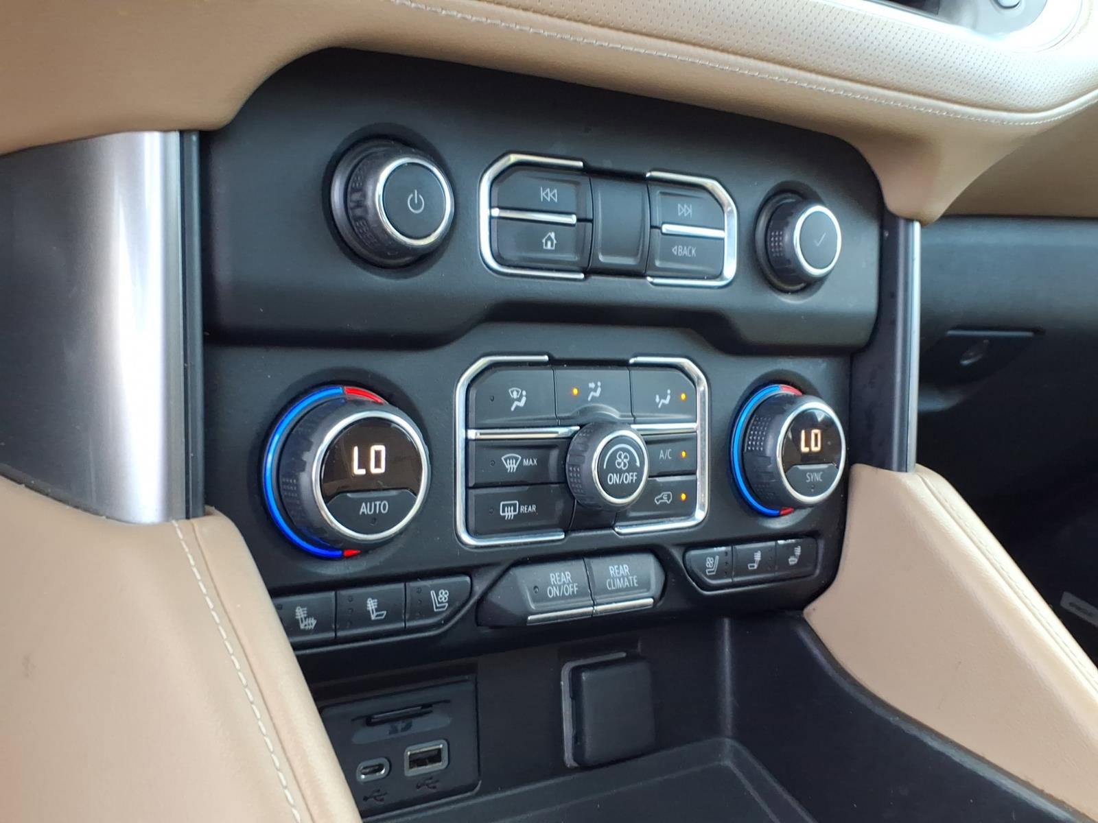 Used 2021 Chevrolet Tahoe Premier w/ Premium Package image 13