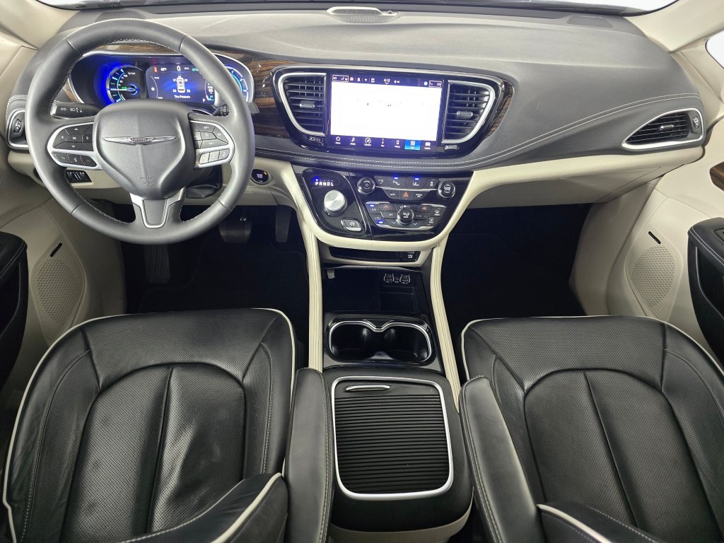 Used 2022 Chrysler Pacifica Limited w/ Uconnect Theater Family Group FWD image 19