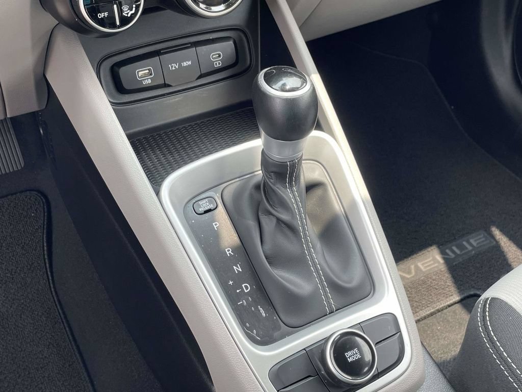 Certified 2025 Hyundai Venue SEL FWD image 20